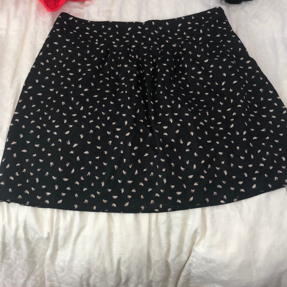 Skirt with feather design